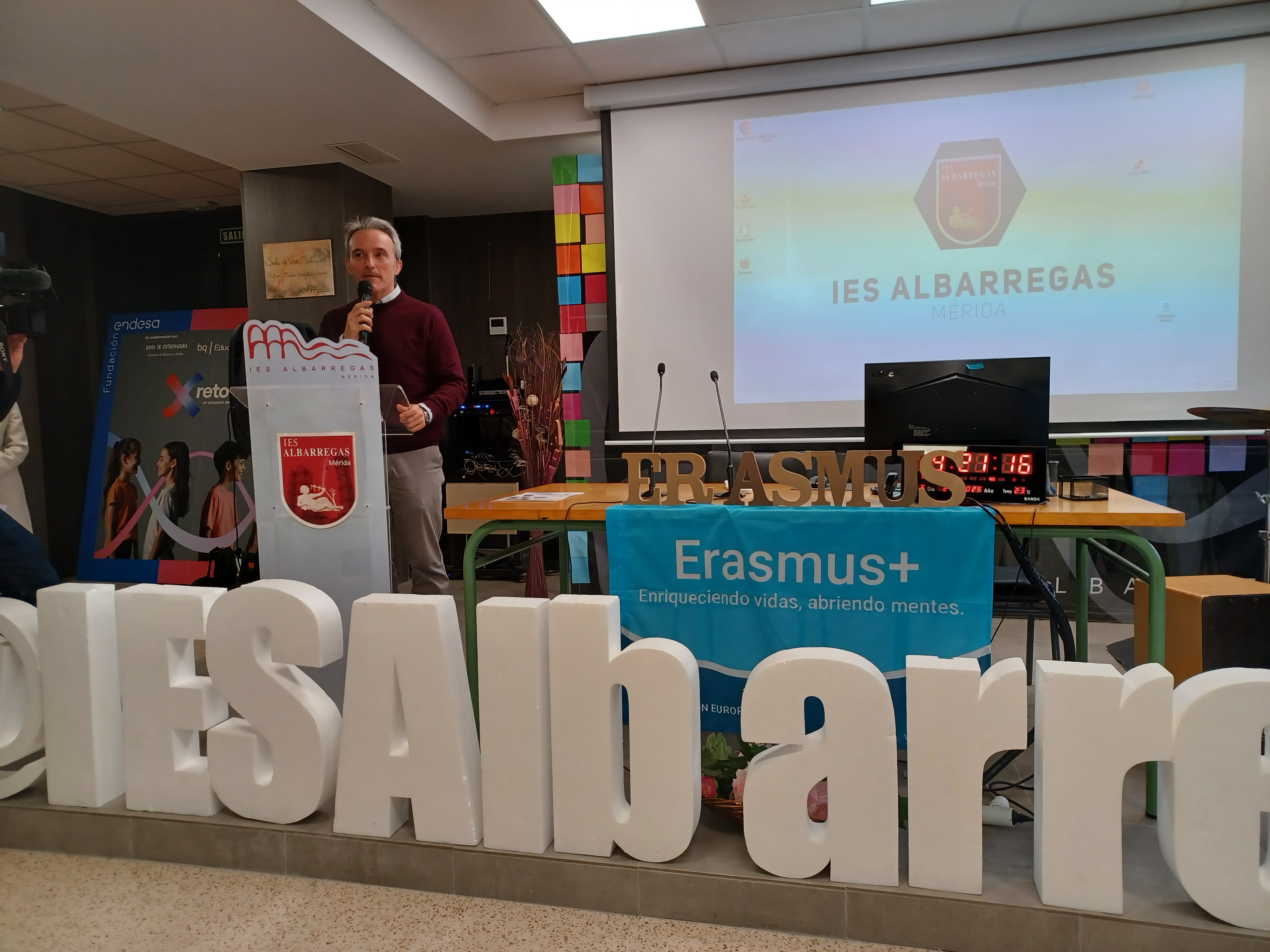 2 Bienvenida Director Mérida